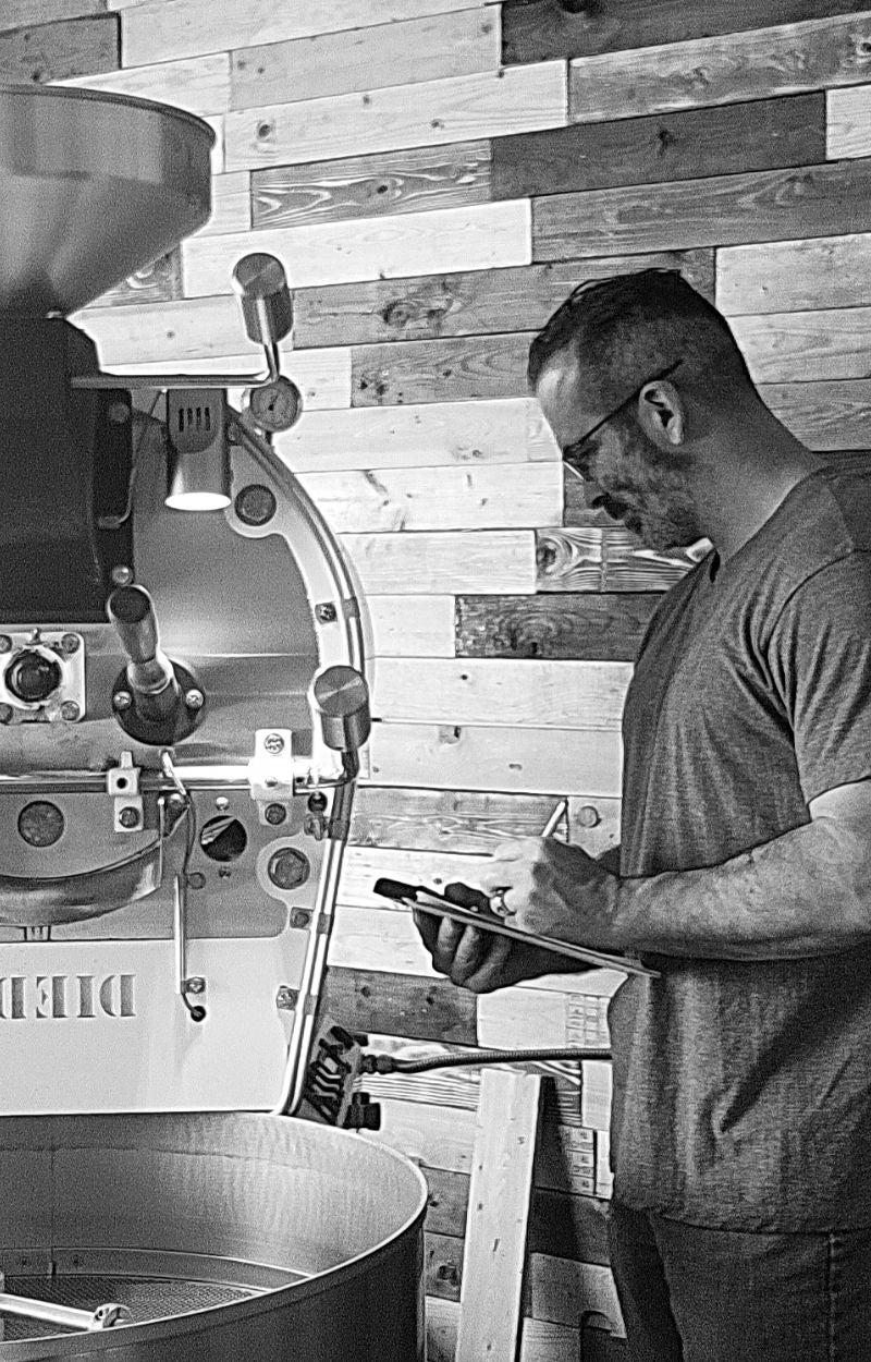 taking-notes-on-coffee-roasting-flavor-profiles